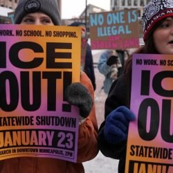 Manifestantes-protestam-contra-o-ICE-em-Minneapolis.jpg