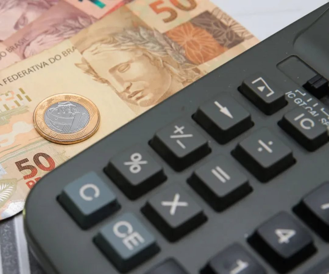 Marcello-Casal-JrAgencia-Brasil-Economia-Moeda-RealDinheiro-Calculadora.jpg