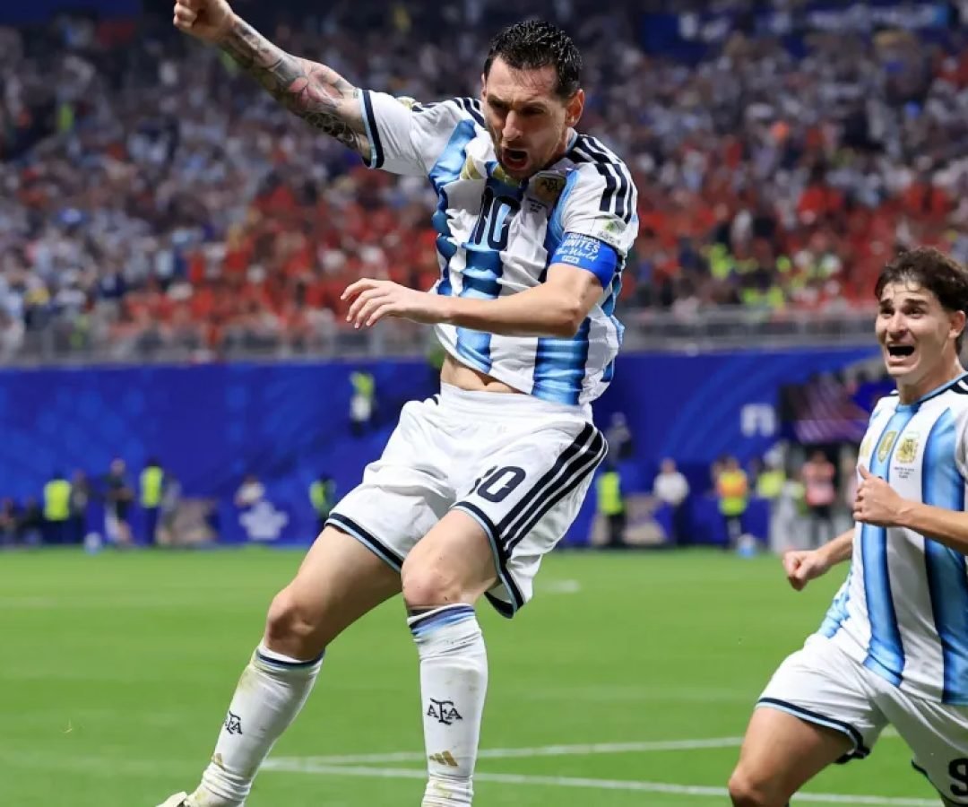 Messi-Celebra-gol-argentina-egito-copa-e1783450013986.jpg