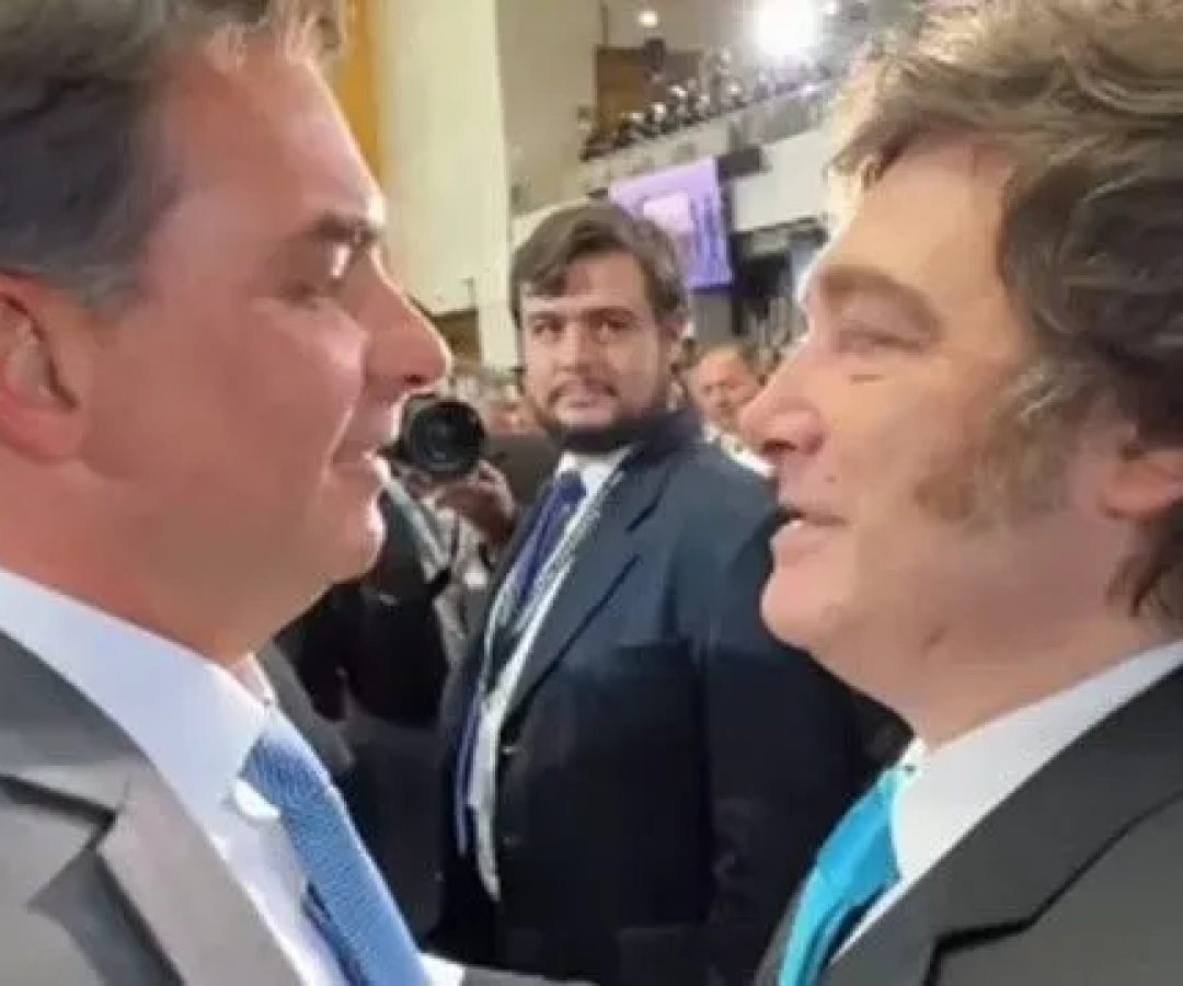 Milei-com-Flavio-Bolsonaro.jpg