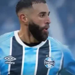 Montagem-de-Benzema-com-a-camisa-do-Gremio-foi-mostrada-no-video-de-Caleffi.webp.webp