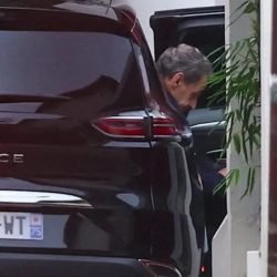 Nicolas-Sarkozy-e-solto-da-prisao-em-Paris-e-aguardara-recurso-em-liberdade.jpg