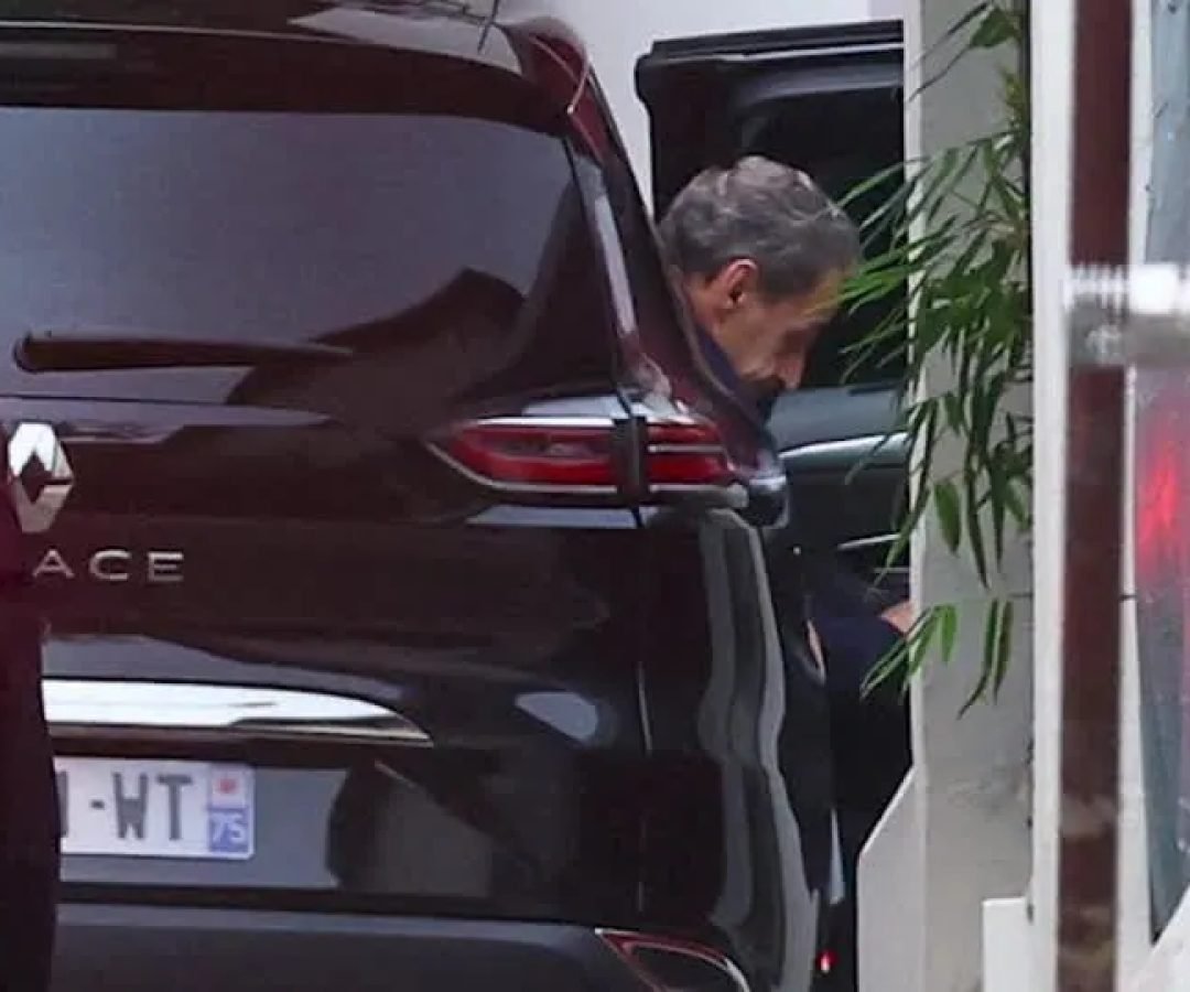 Nicolas-Sarkozy-e-solto-da-prisao-em-Paris-e-aguardara-recurso-em-liberdade.jpg
