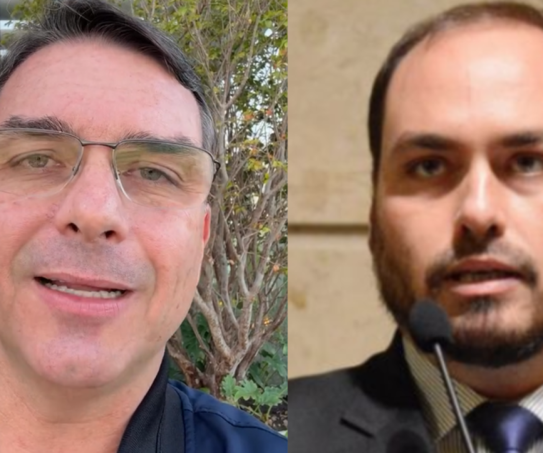 O-senador-Flavio-Bolsonaro-PL-RJ-e-seu-irmao-Carlos-Bolsonaro-vereador-pelo-Rio-de-Janeiro-PL.png