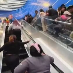 Pessoas-correndo-para-os-andares-superiores-no-Aeroporto-Internacional-de-Guadalajara-.jpeg