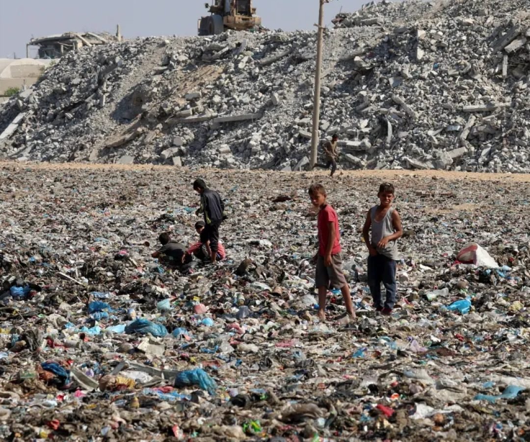 Pilhas-de-residuos-em-Khan-Younis-sul-de-Gaza.jpg