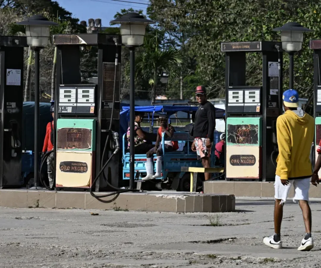 Posto-de-combustiveis-permanece-fechado-em-Havana-Cuba-por-falta-de-gasolina-em-24-de-marco-de-2026.webp
