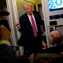 Presidente-dos-EUA-Donald-Trump-a-bordo-do-Air-Force-One.jpg