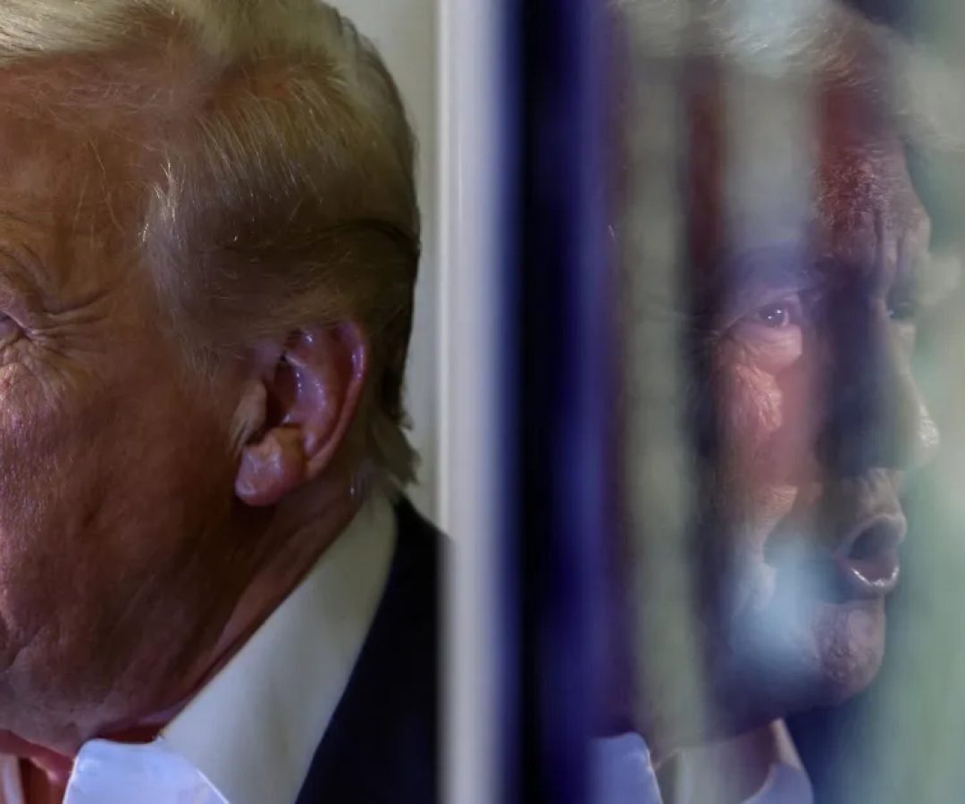 Presidente-dos-EUA-Donald-Trump-no-aviao-presidencial-a-caminho-do-Japao.jpg