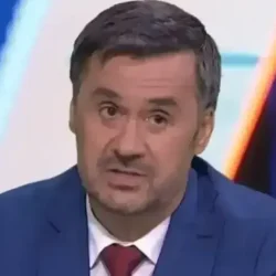 Rade-Bogdanovic-comentarista-da-RTS-TV-publica-da-Servia-e1782142867610.webp.webp