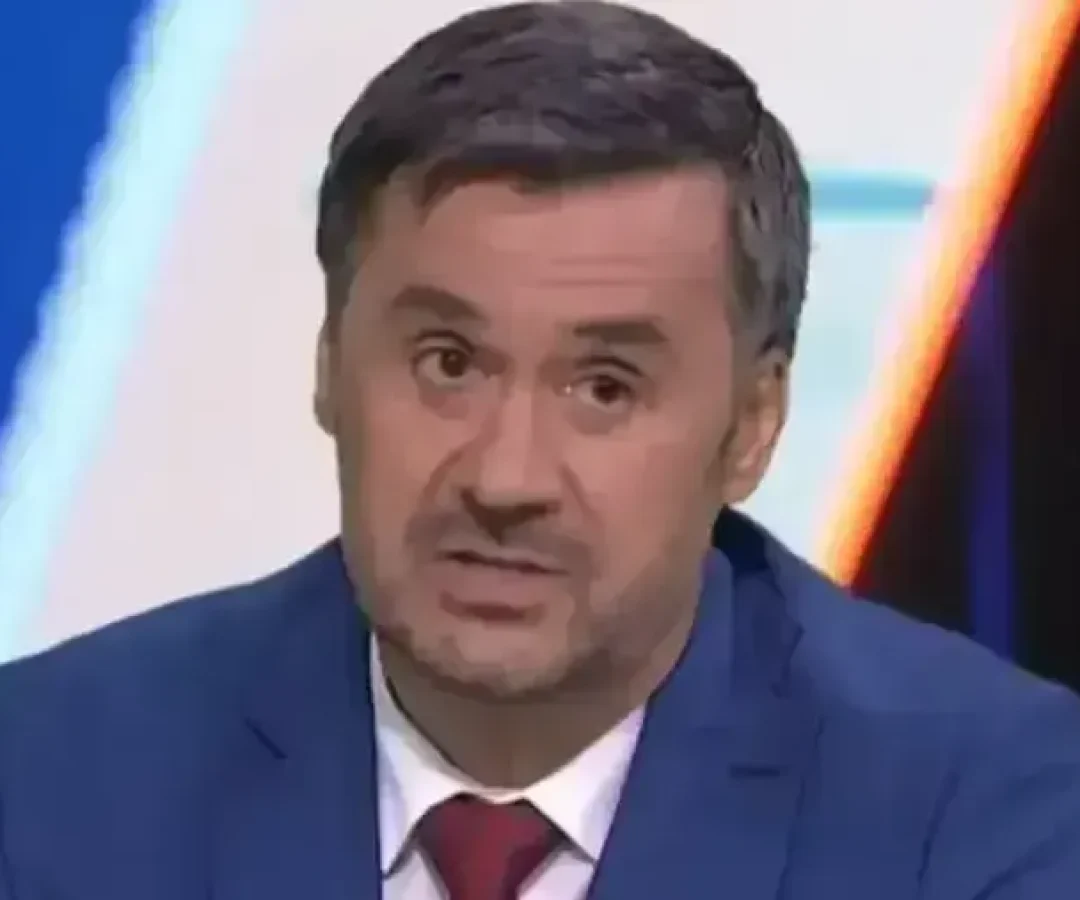 Rade-Bogdanovic-comentarista-da-RTS-TV-publica-da-Servia-e1782142867610.webp.webp