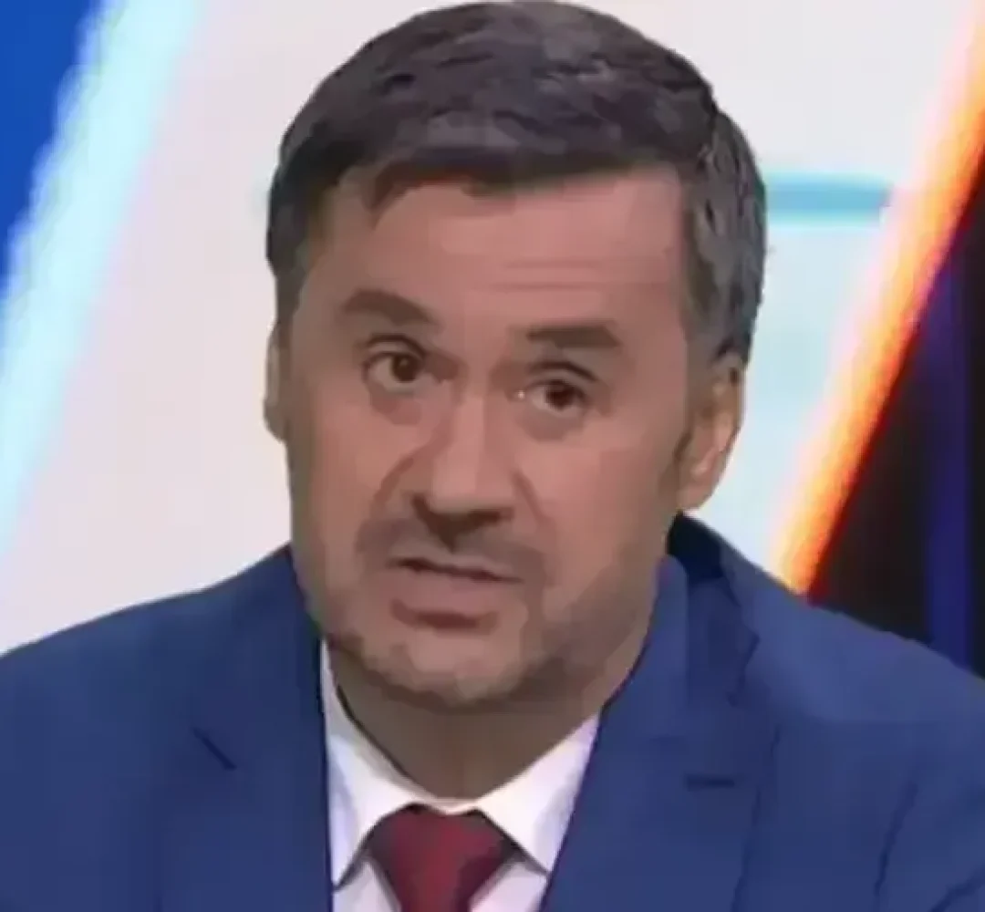 Rade-Bogdanovic-comentarista-da-RTS-TV-publica-da-Servia-e1782142867610.webp.webp