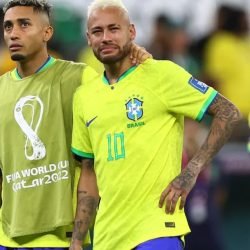 Raphinha-e-Neymar-pela-Selecao-Brasileira-e1758616420123.jpg