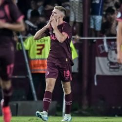 Rodrigo-Castillo-celebra-o-gol-do-Lanus-sobre-o-Flamengo-e1771554263497.jpg