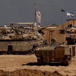 Tanques-de-Israel-perto-da-fronteira-com-Gaza-e1760054770439.jpg