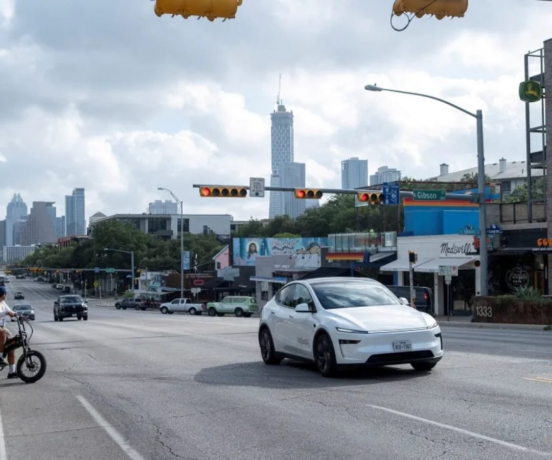 Tesla-expande-operacao-de-robotaxis-nos-EUA.jpg