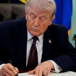 Trump-assina-decreto-endurecendo-regras-para-votos-pelo-correio.jpg