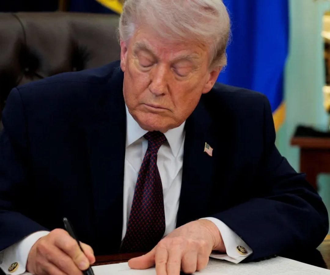 Trump-assina-decreto-endurecendo-regras-para-votos-pelo-correio.jpg
