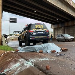 Motorista morre após capotamento durante fuga da PRF no Trevo Cataratas, em Cascavel
