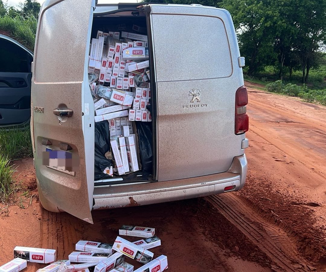 Polícia Rodoviária recupera veículo furtado e apreende mais de 3 mil pacotes de cigarros em Pérola