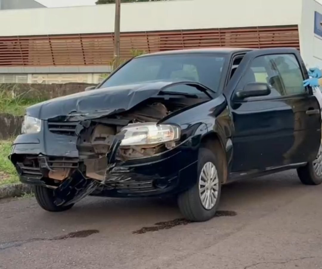 Motorista é socorrida pelo SIATE após colisão no Parque São Paulo, em Cascavel