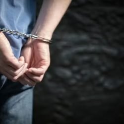 Entre estados mais populosos, Paraná é o que mais coloca presos em liberdade provisória