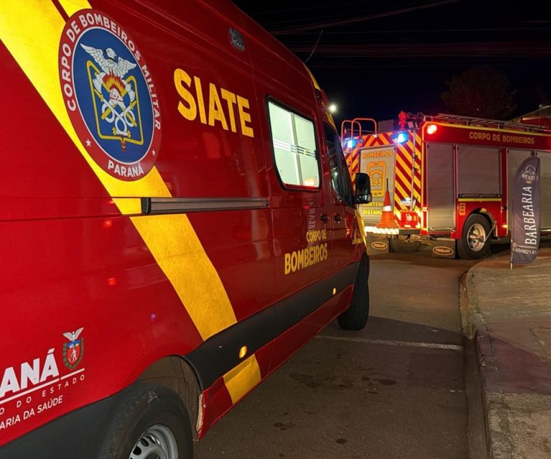 Motorista de 46 anos fica ferido após colisão traseira na Avenida Tito Muffato, em Cascavel