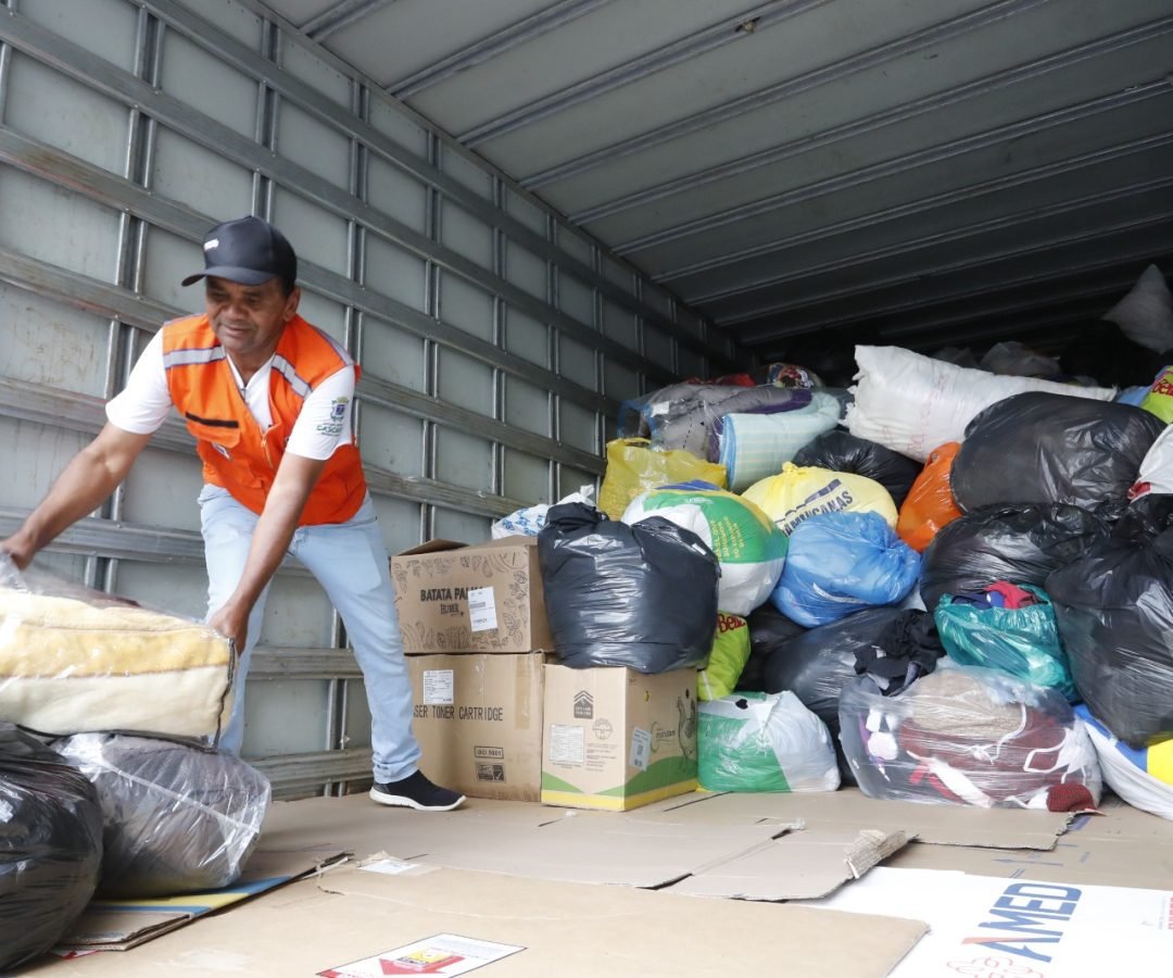 Cascavel já arrecadou quase 80 toneladas em doações para famílias atingidas pelo tornado em Rio Bonito