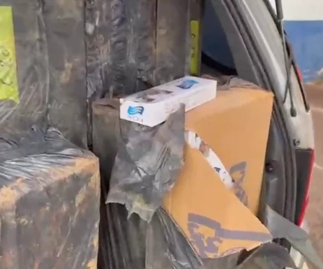 Motorista abandona veículo com 10 mil maços de cigarros contrabandeados e foge para mata em Toledo