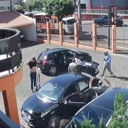 Homens armados roubam R$ 40 mil em mercadorias no centro de São Miguel do Iguaçu