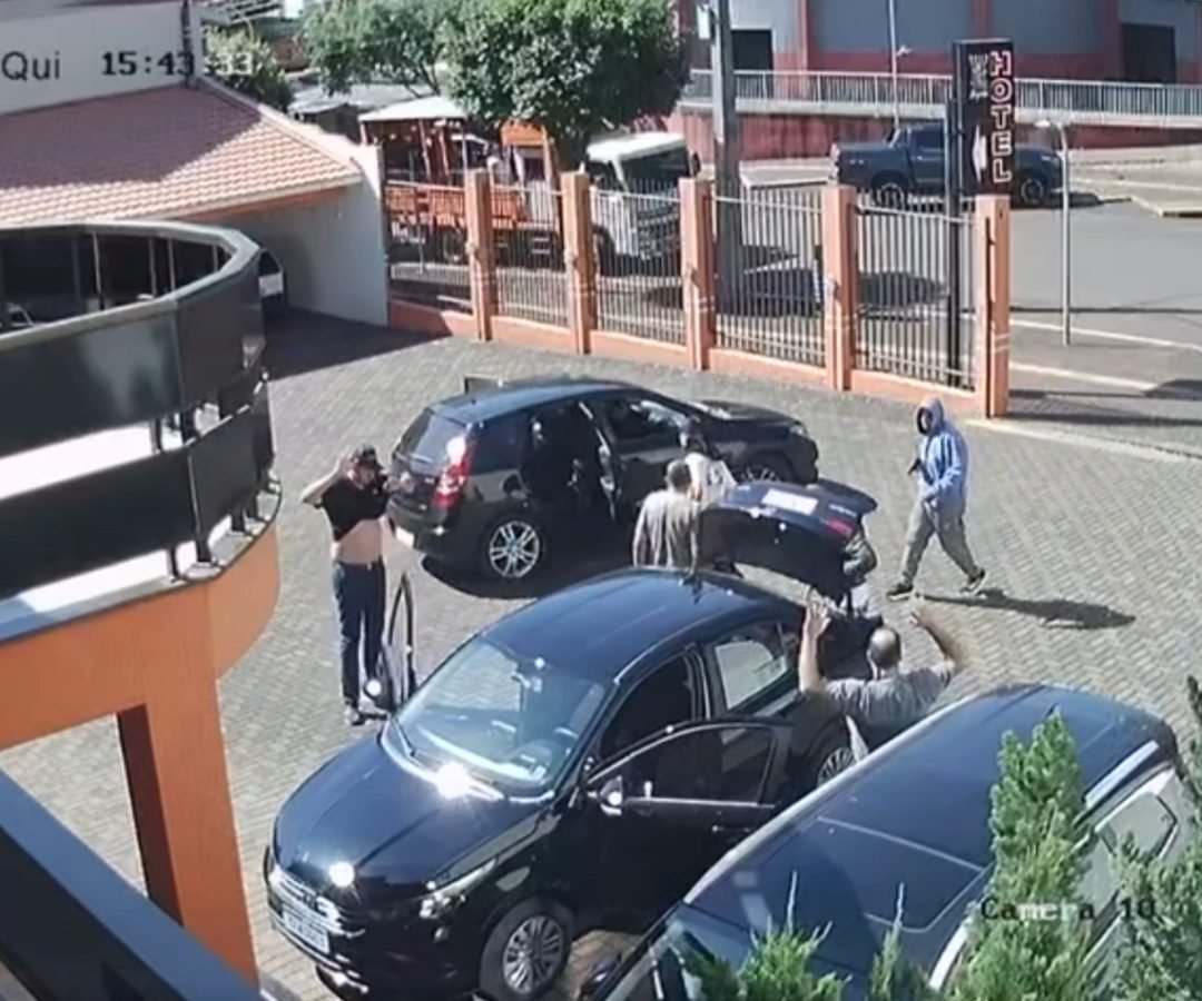 Homens armados roubam R$ 40 mil em mercadorias no centro de São Miguel do Iguaçu