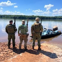 Ação conjunta apreende mais de uma tonelada de maconha no Rio Paraná em Mercedes