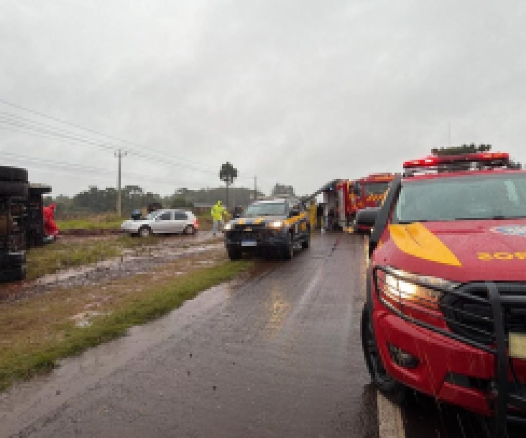 Acidente deixa 22 pessoas feridas na BR-277 em Cascavel