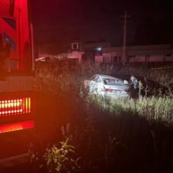 Acidente entre Audi e carreta mobiliza equipes na PR-182 em Ampére