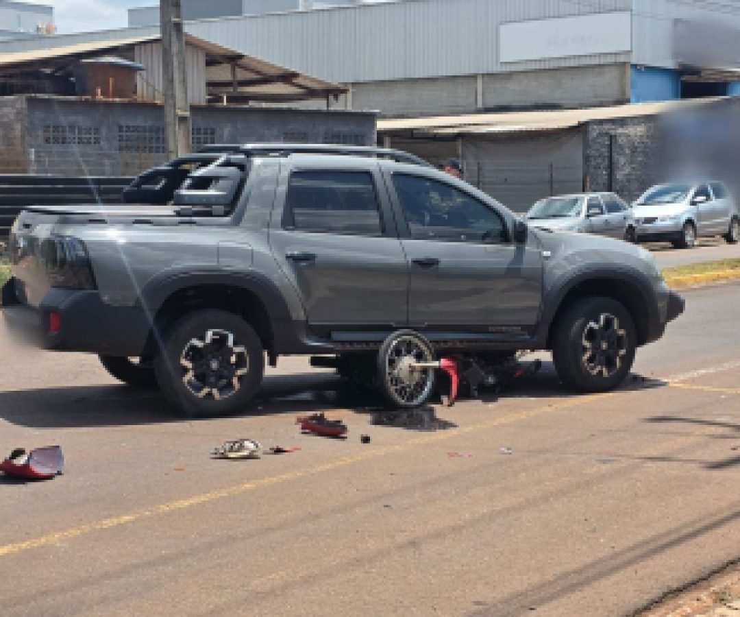 Acidente entre moto e caminhonete mobiliza equipes na Vila Industrial em Toledo
