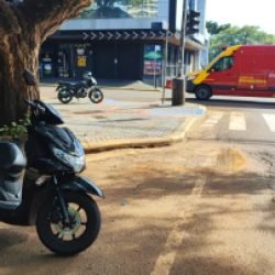 Acidente envolvendo duas motos é registrado no centro