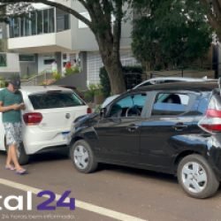 Acidente envolvendo três carros é registrado no centro de Cascavel