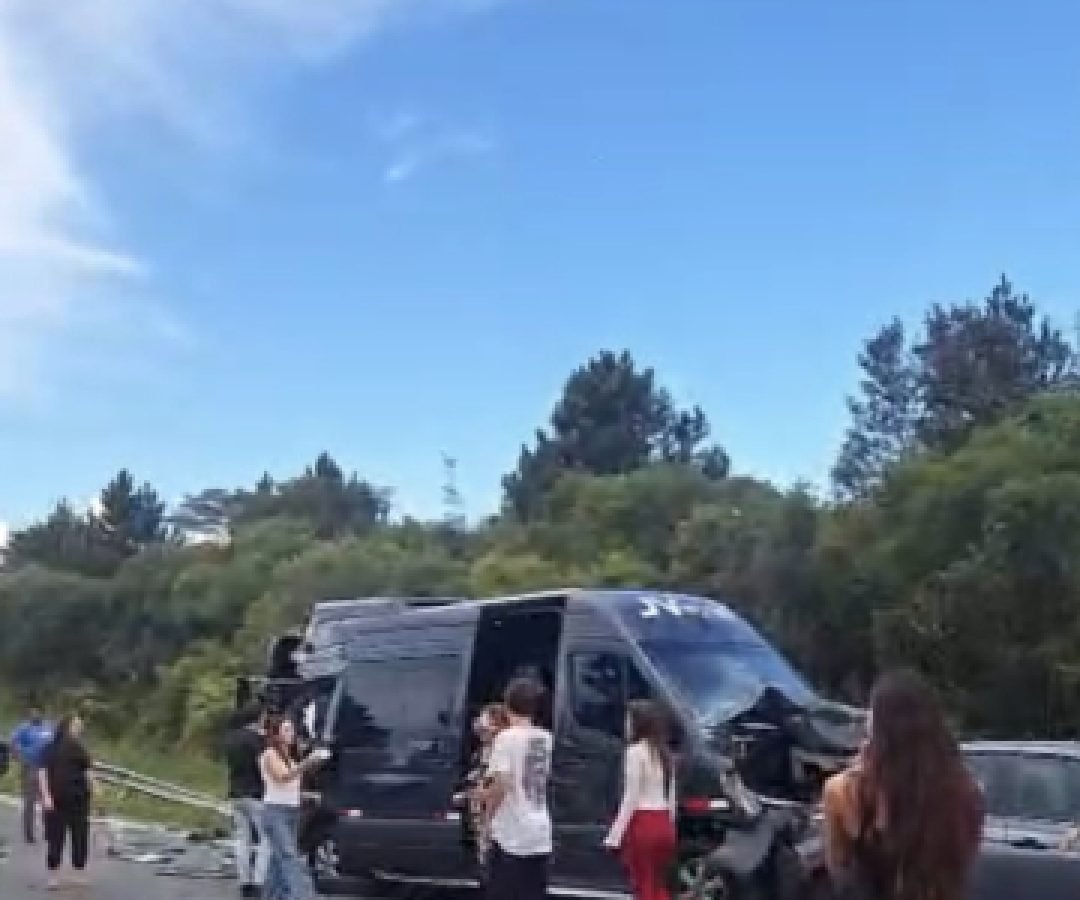 Grave acidente na BR-277 em São Luiz do Purunã deixa trânsito totalmente parado