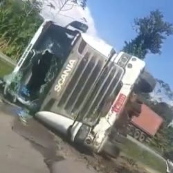 Acidente na BR-277 interdita faixas nos dois sentidos em Paranaguá
