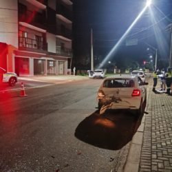 Acidente no Santa Cruz termina com dois presos em Cascavel