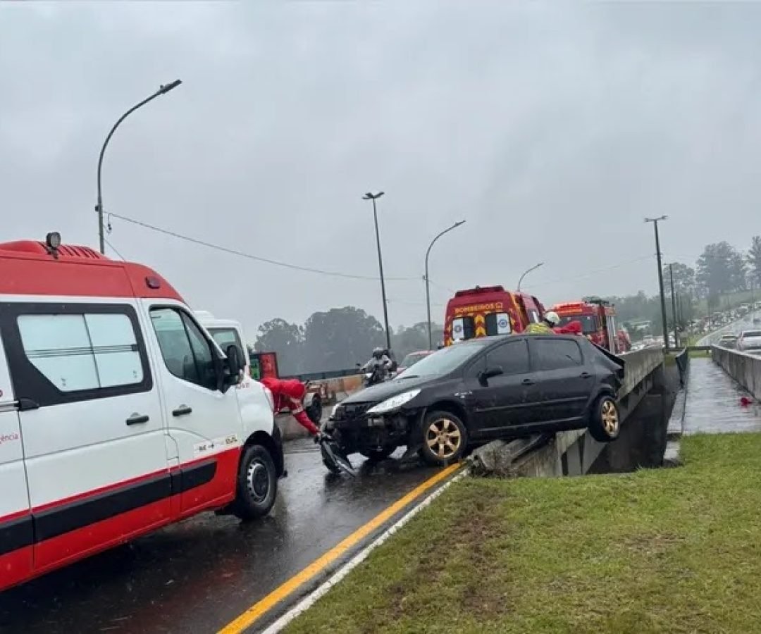 Motorista morre após colidir contra mureta de viaduto em Ponta Grossa