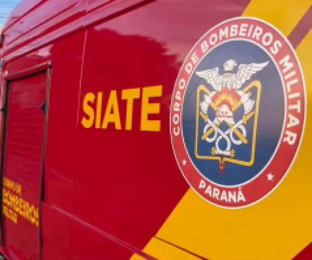Adolescente bate em van parada no Alto Alegre