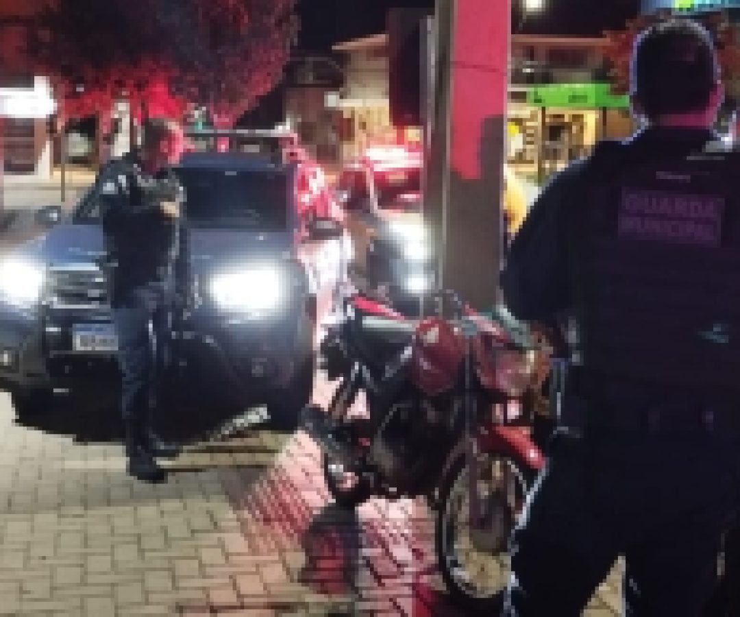 Adolescente foge da GM após empinar moto e é apreendido após perseguição em Cascavel