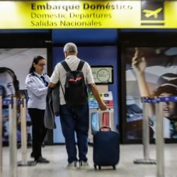 Estado e Anvisa levam vacinação a aeroportos do Paraná com foco na Copa
