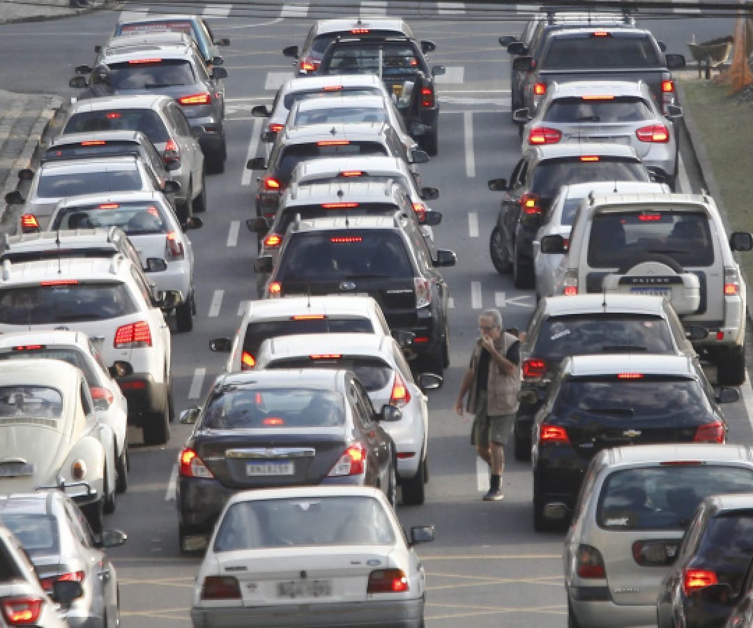 Com IPVA mais barato, número de motoristas que quitaram tributo cresce 12% no Paraná