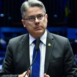 alessandro_vieira_senador_01-e1702390969171.jpg