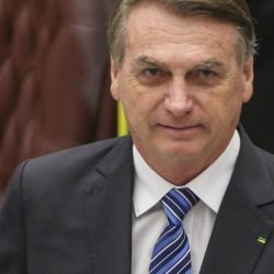 Alexandre de Moraes decide manter Bolsonaro em prisão domiciliar