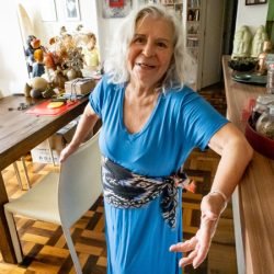 Cerimônia, show e sarau: Alice Ruiz recebe Medalha de Mérito Cultural na Biblioteca Pública