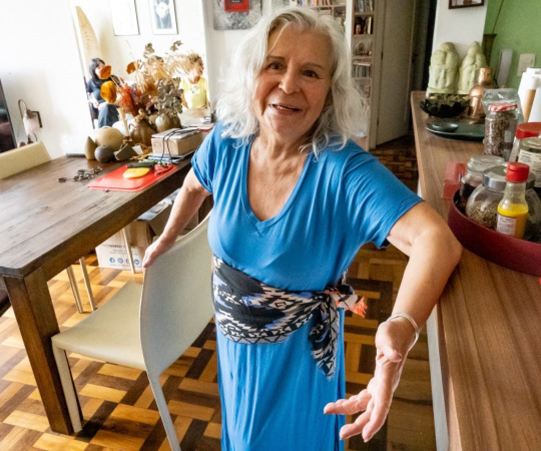 Cerimônia, show e sarau: Alice Ruiz recebe Medalha de Mérito Cultural na Biblioteca Pública