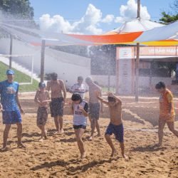 Banho de mangueira e muita brincadeira: arena do Verão Maior Paraná anima Porto Rico